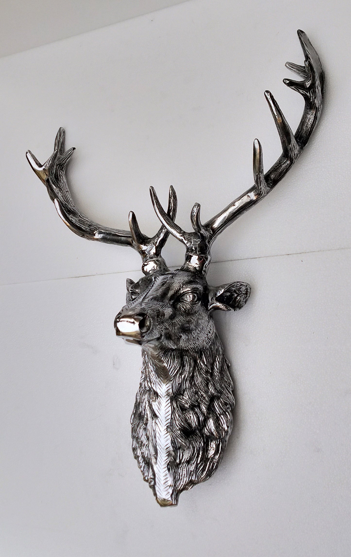 Wildlife Wall Accent – Handcrafted Aluminum Deer Head Sculpture ,  Decorative Deer Wall Mount for Home & Office