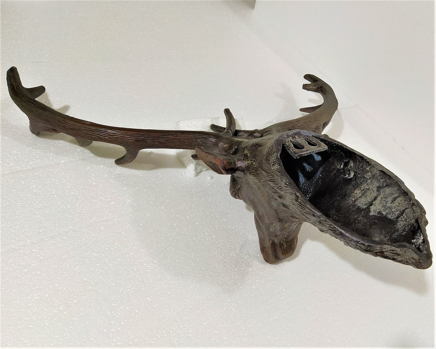 Wildlife Wall Accent – Handcrafted Aluminum Deer Head Sculpture ,  Decorative Deer Wall Mount for Home & Office
