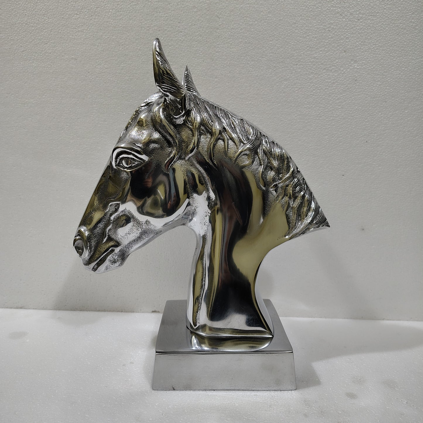 Majestic Equine Elegance – Trio of Noble Aluminum Horse Head Sculptures Table Top Figurines