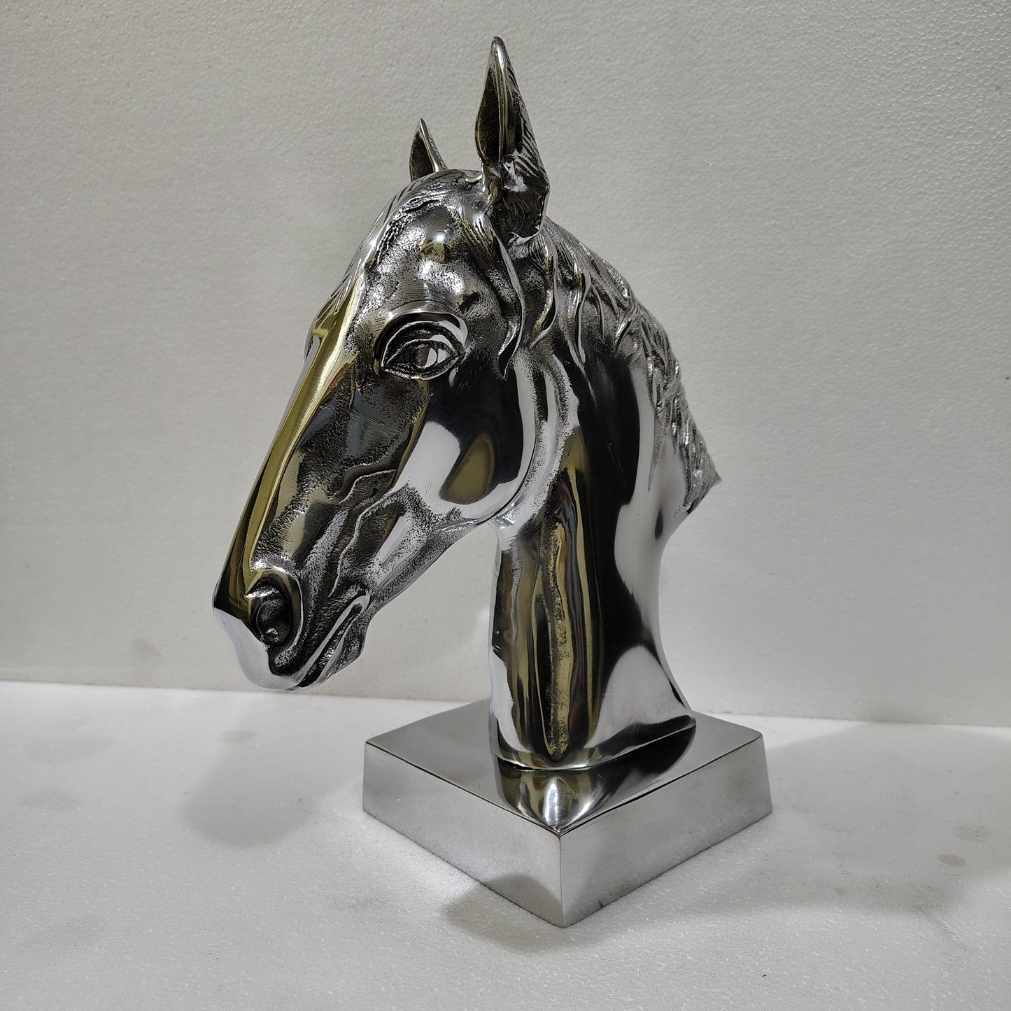 Majestic Equine Elegance – Trio of Noble Aluminum Horse Head Sculptures Table Top Figurines