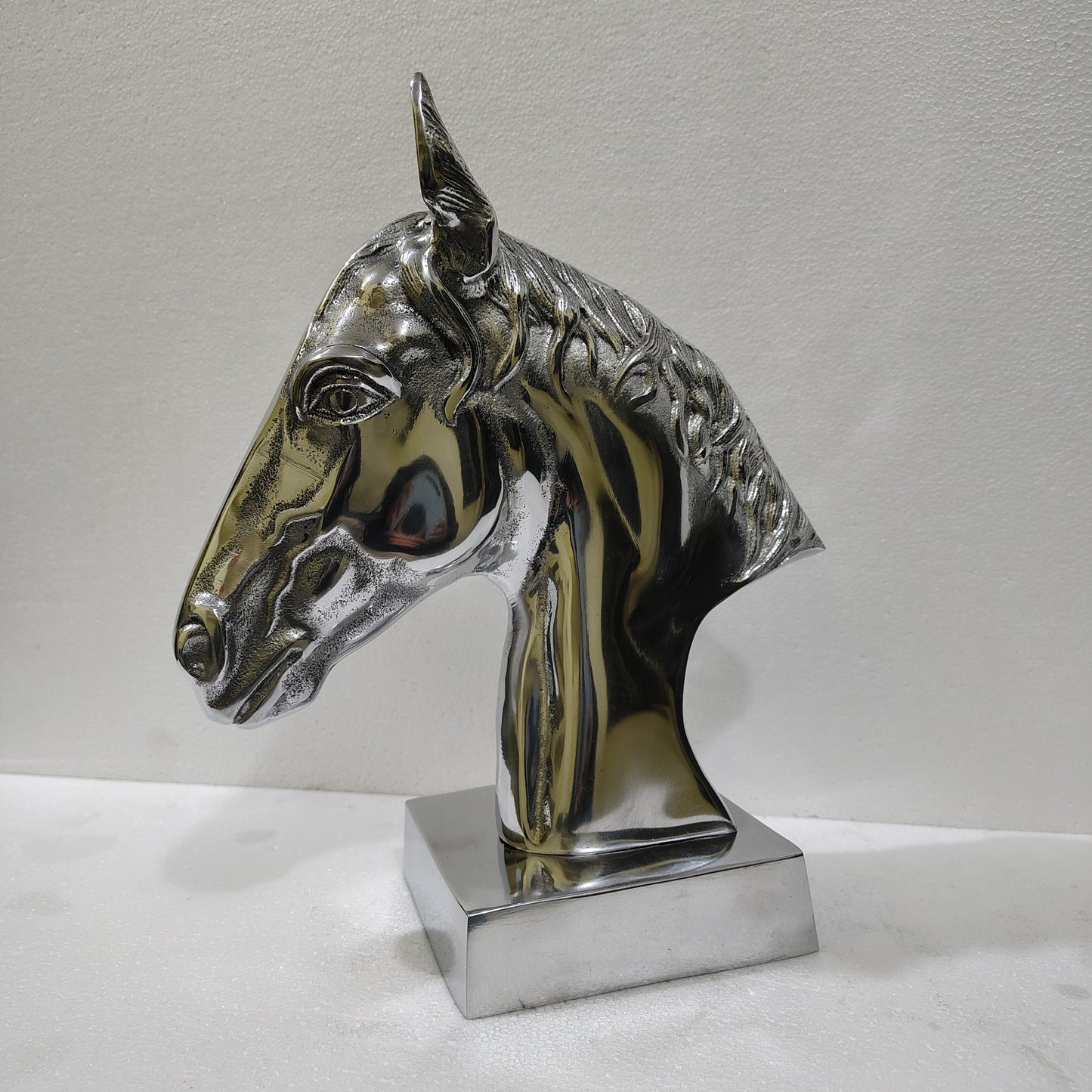Majestic Equine Elegance – Trio of Noble Aluminum Horse Head Sculptures Table Top Figurines